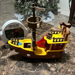Pirate Adventure Ship Playset